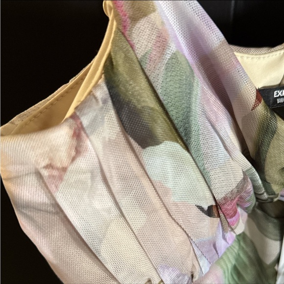 Express Body Contour Bodysuit Floral ruched - Picture 5 of 6